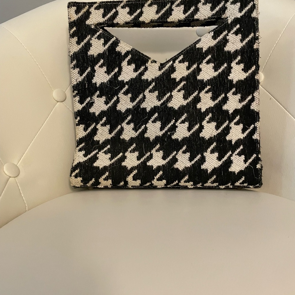 Poesis square black and white purse